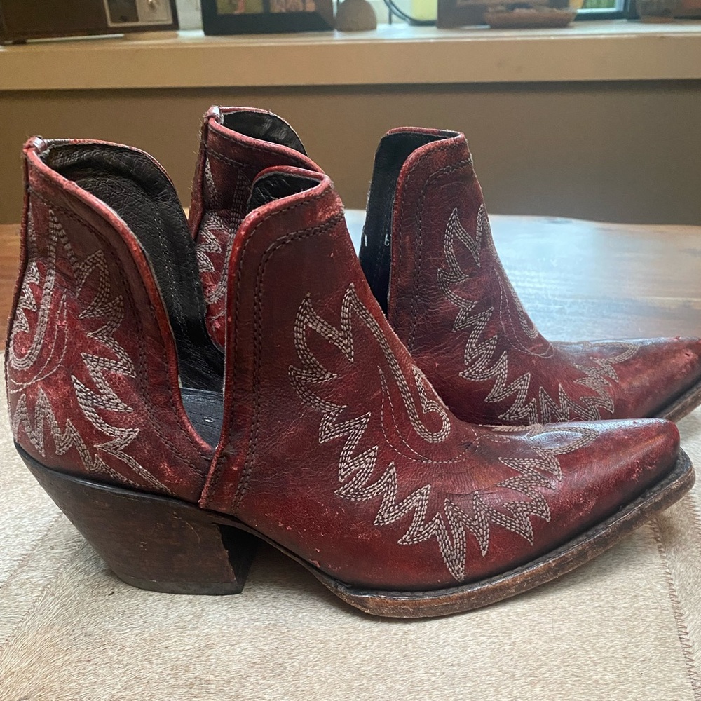 Red Ariat Dixons